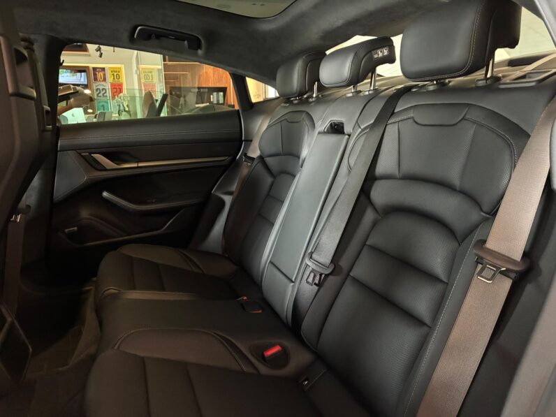 Porsche Taycan Turbo S lleno