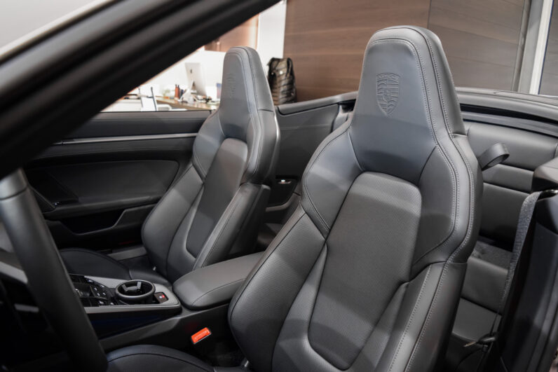 Porsche 911 Carrera 4 S Cabrio lleno