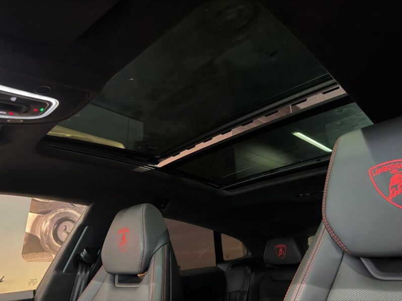Lamborghini Urus SE lleno