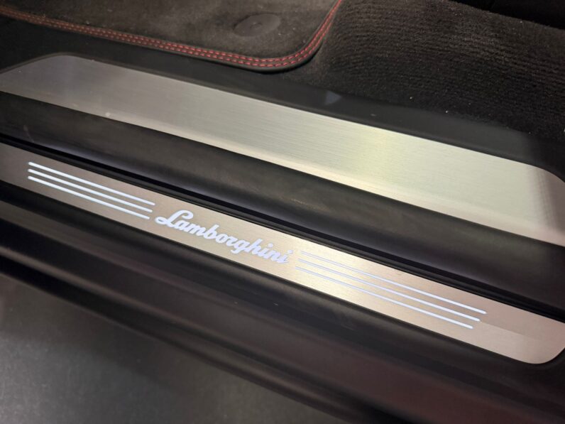 Lamborghini Urus SE lleno