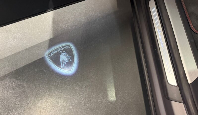 Lamborghini Urus SE lleno