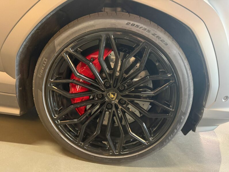 Lamborghini Urus SE lleno