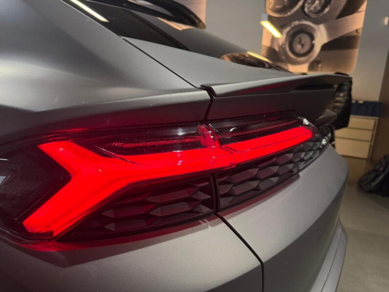 Lamborghini Urus SE lleno