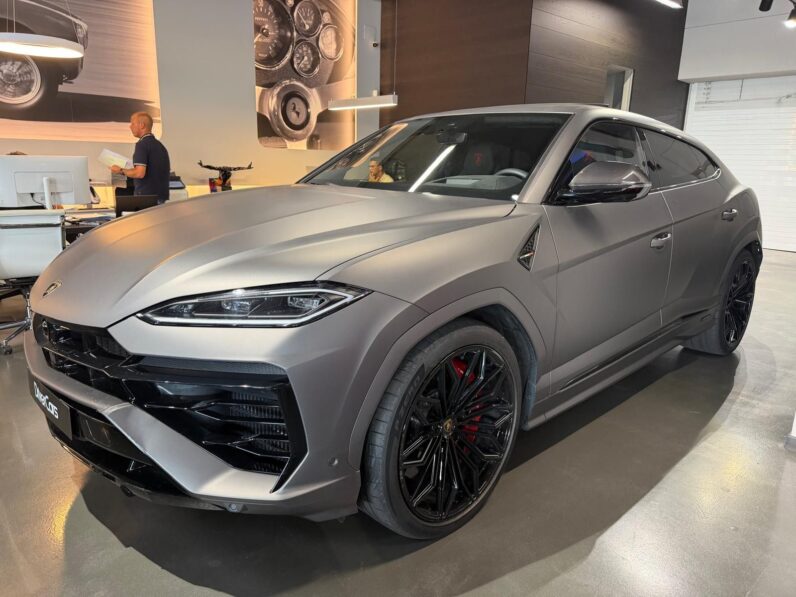 Lamborghini Urus SE lleno