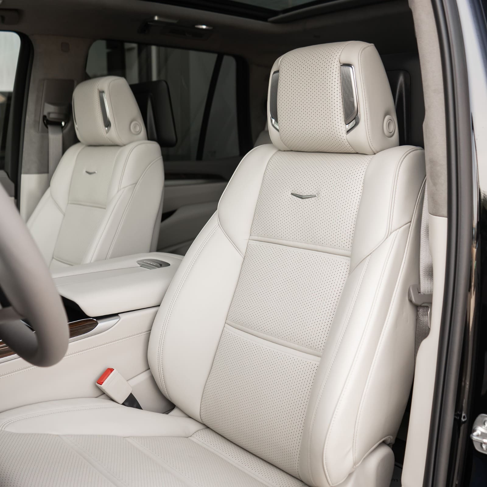 Asientos delanteros en cuero premium Whisper Beige del Cadillac Escalade Platinum Luxury