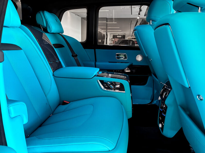 Rolls Royce Cullinan Black Badge lleno
