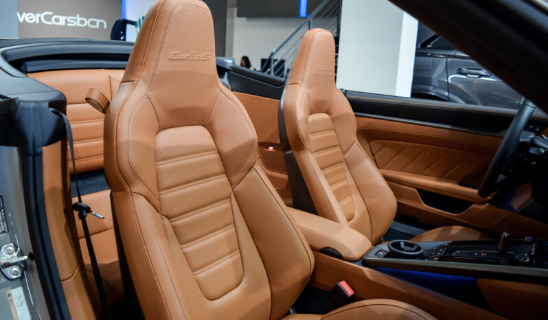 Porsche 911 Turbo S Cabrio lleno