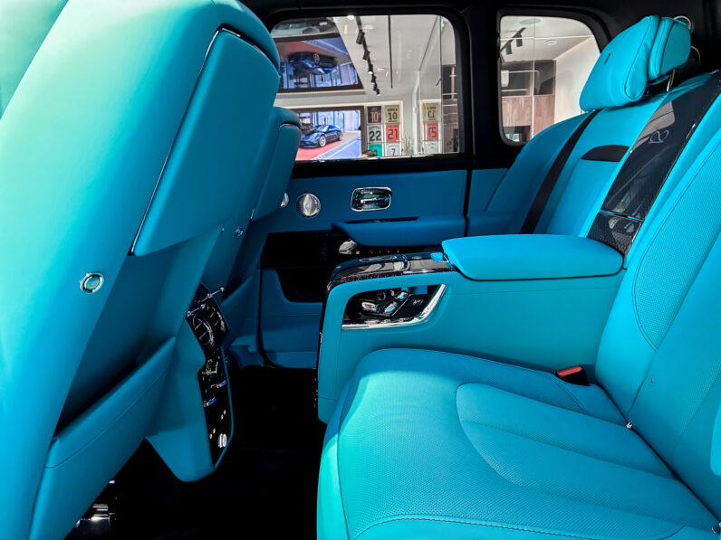 Rolls Royce Cullinan Black Badge lleno