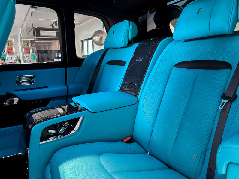 Rolls Royce Cullinan Black Badge lleno