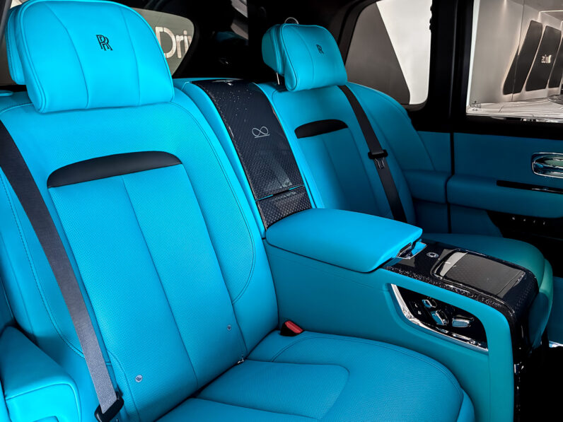Rolls Royce Cullinan Black Badge lleno