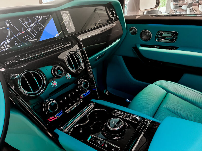 Rolls Royce Cullinan Black Badge lleno