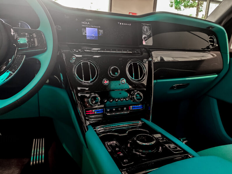 Rolls Royce Cullinan Black Badge lleno