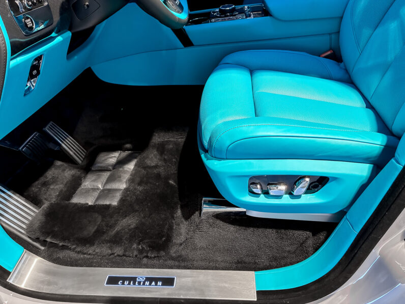 Rolls Royce Cullinan Black Badge lleno