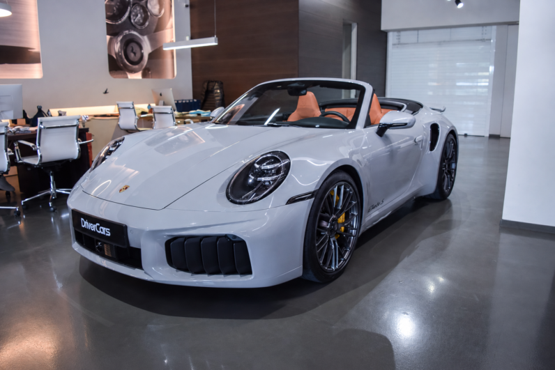 Porsche 911 Turbo S Cabrio lleno