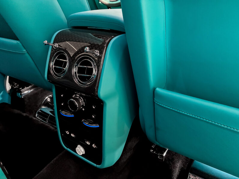 Rolls Royce Cullinan Black Badge lleno