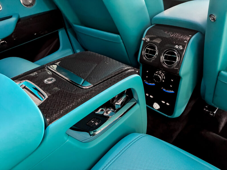 Rolls Royce Cullinan Black Badge lleno