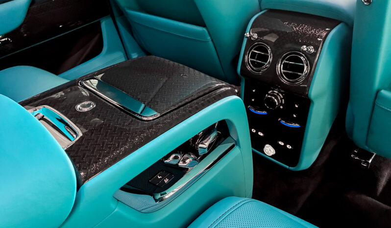 Rolls Royce Cullinan Black Badge lleno