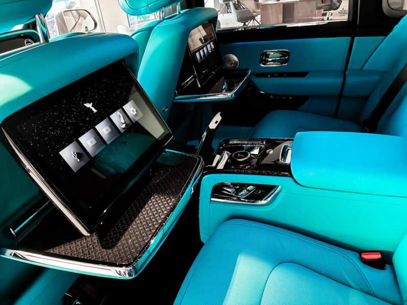 Rolls Royce Cullinan Black Badge lleno