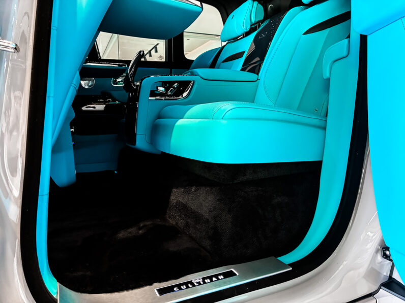 Rolls Royce Cullinan Black Badge lleno