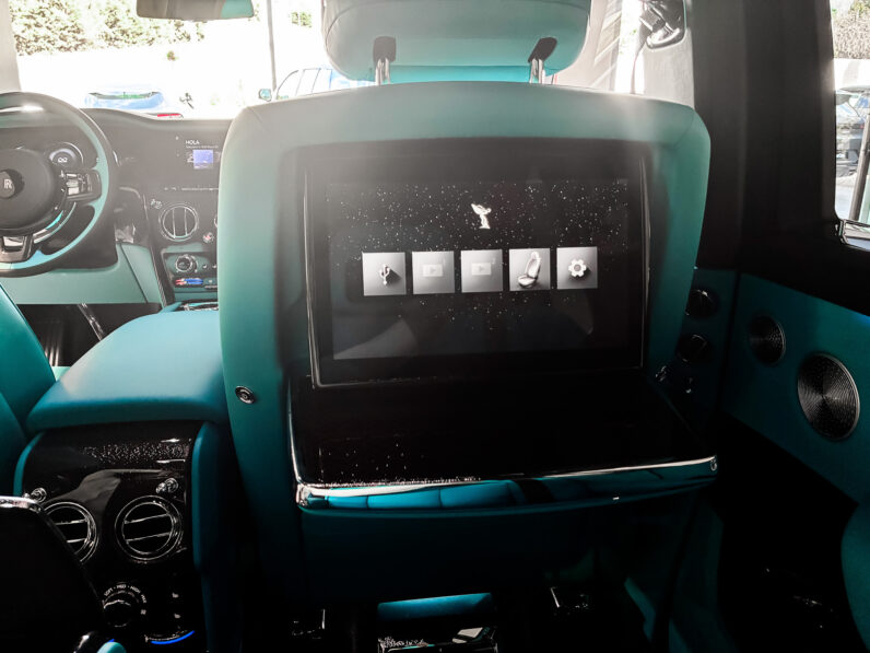 Rolls Royce Cullinan Black Badge lleno