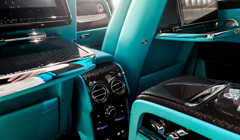 Rolls Royce Cullinan Black Badge lleno