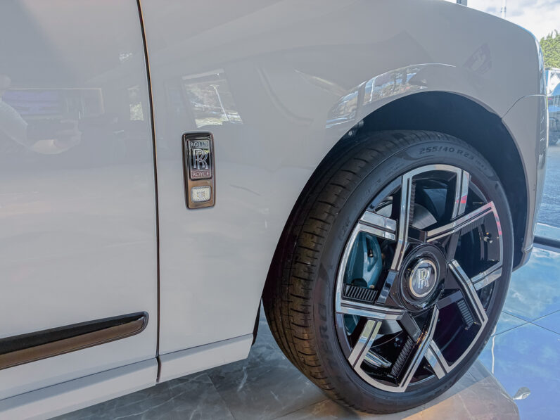 Rolls Royce Cullinan Black Badge lleno
