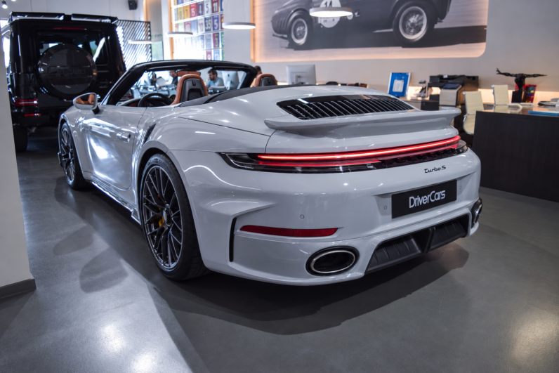 Porsche 911 Turbo S Cabrio lleno