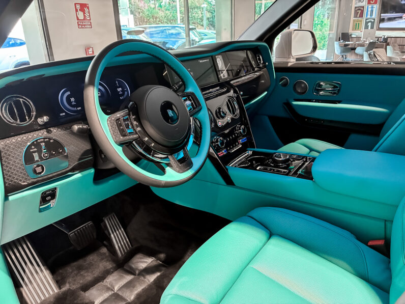 Rolls Royce Cullinan Black Badge lleno