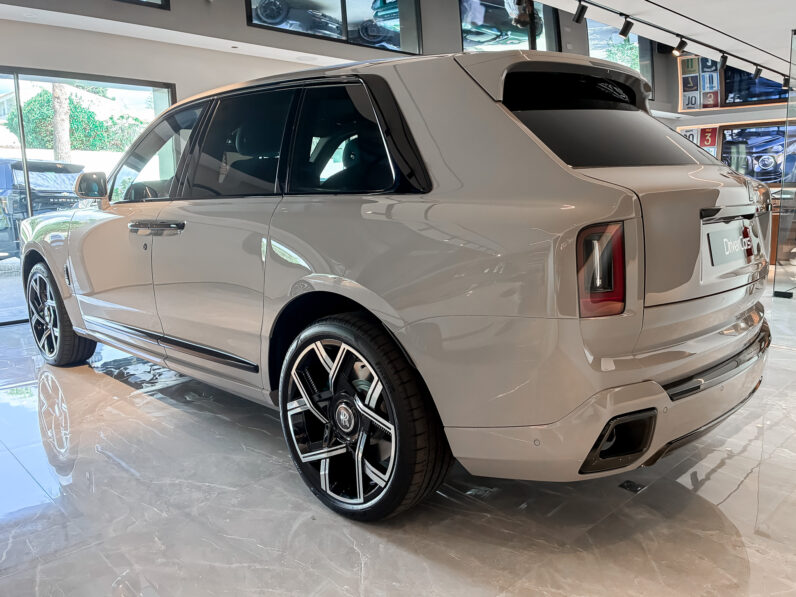Rolls Royce Cullinan Black Badge lleno