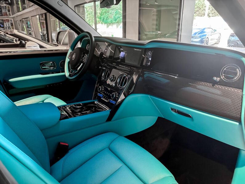 Rolls Royce Cullinan Black Badge lleno