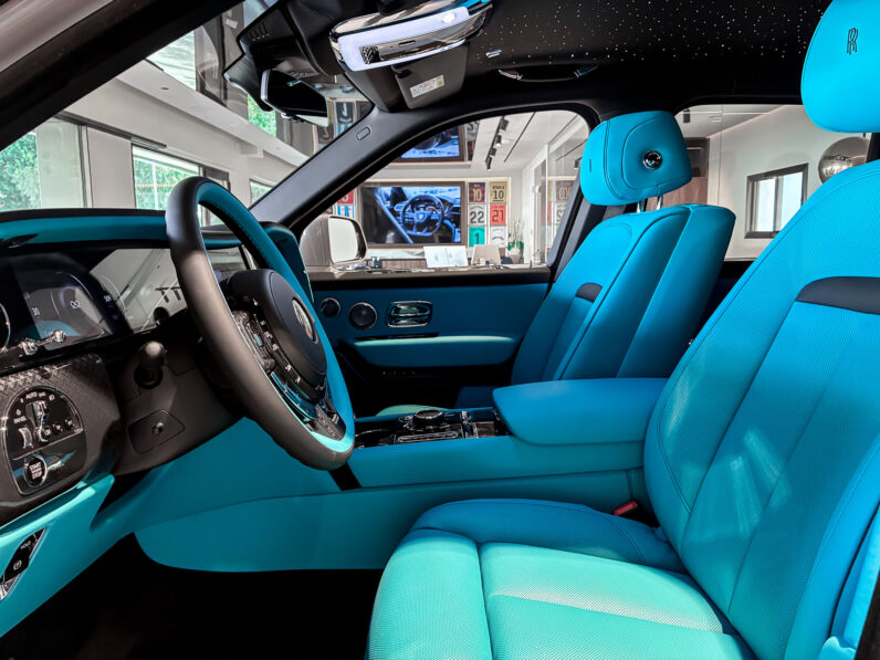 Rolls Royce Cullinan Black Badge lleno