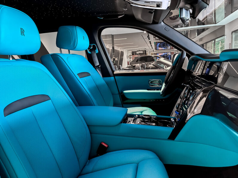 Rolls Royce Cullinan Black Badge lleno