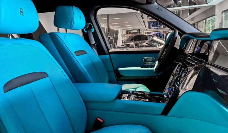 Rolls Royce Cullinan Black Badge lleno