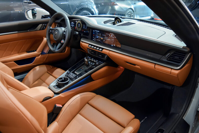 Porsche 911 Turbo S Cabrio lleno