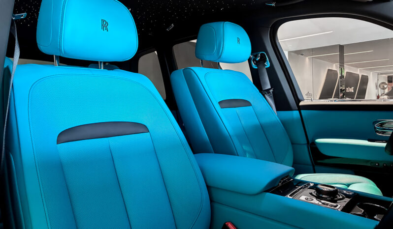 Rolls Royce Cullinan Black Badge lleno