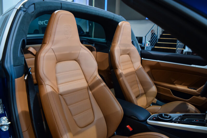 Porsche 911 Targa 4 GTS lleno