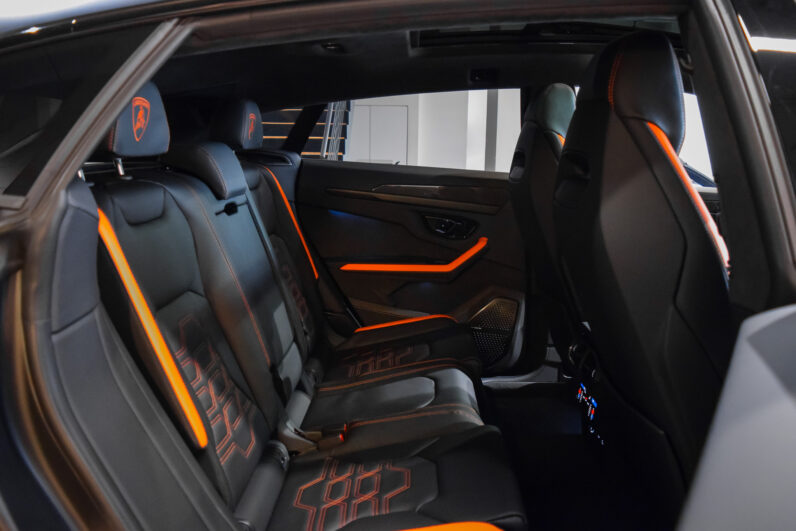 Lamborghini Urus SE lleno