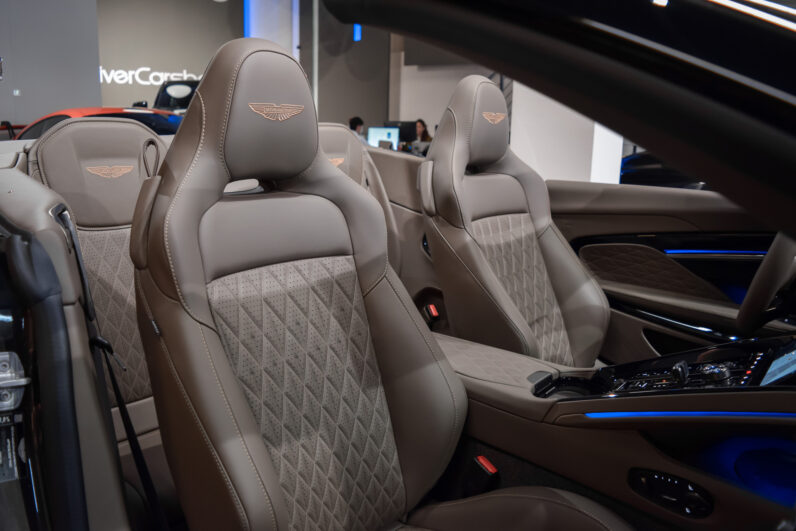 Aston Martin DB12 Volante lleno