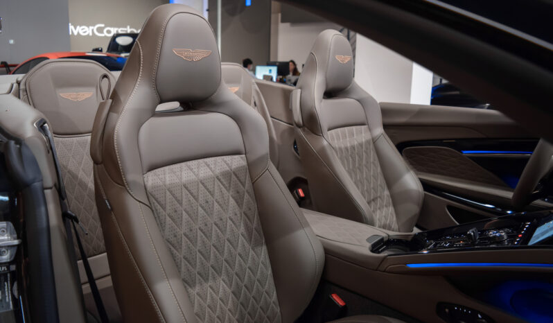 Aston Martin DB12 Volante lleno