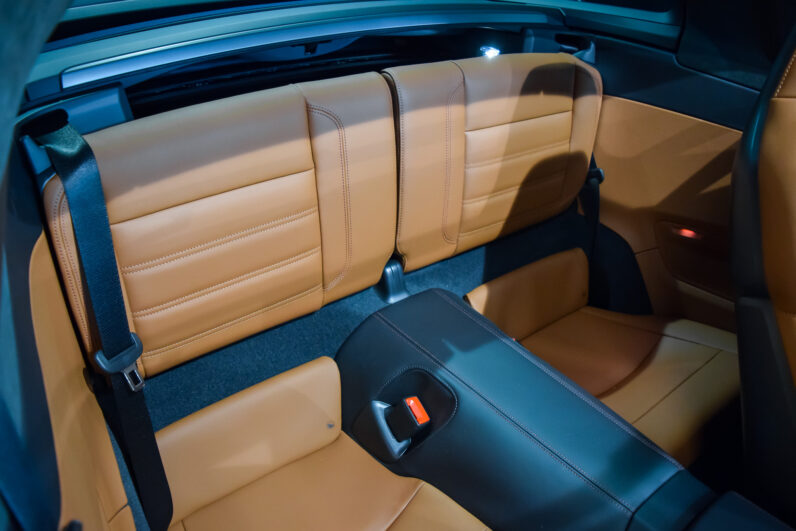 Porsche 911 Targa 4 GTS lleno