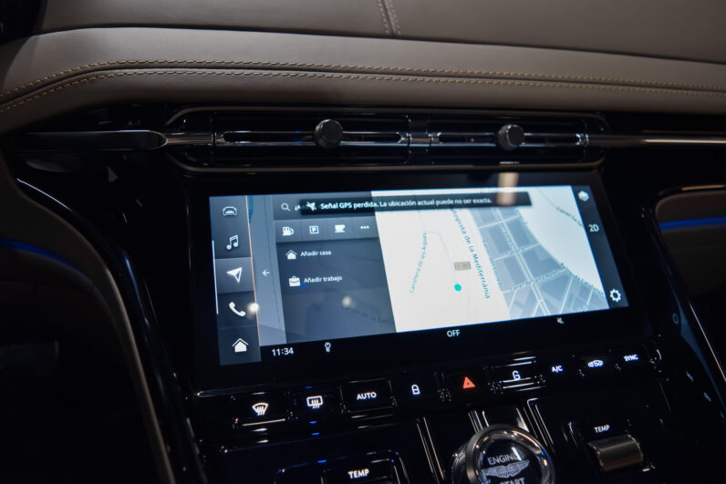 Aston Martin DB12 Volante lleno
