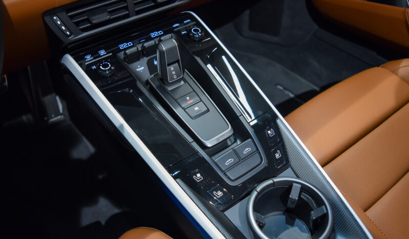 Porsche 911 Targa 4 GTS lleno