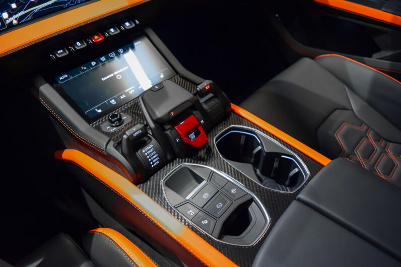 Lamborghini Urus SE lleno