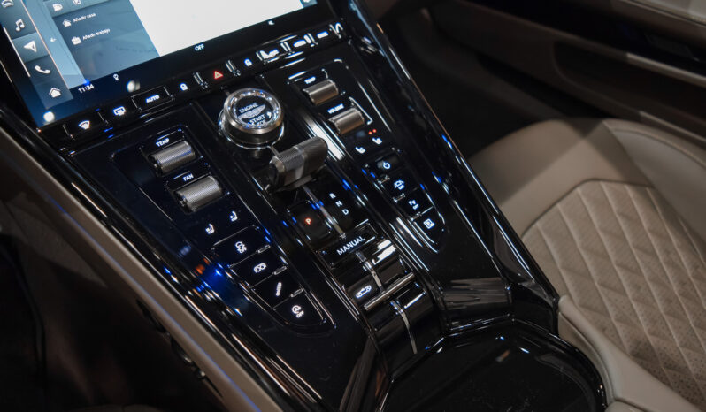 Aston Martin DB12 Volante lleno