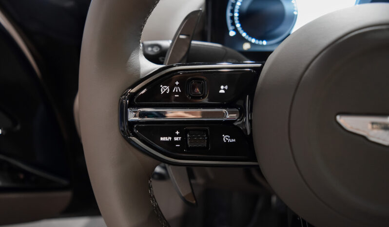 Aston Martin DB12 Volante lleno