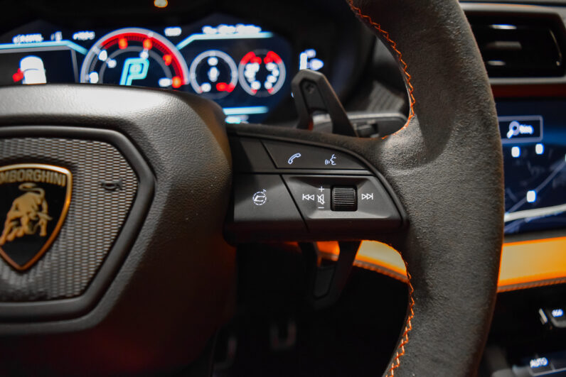 Lamborghini Urus SE lleno