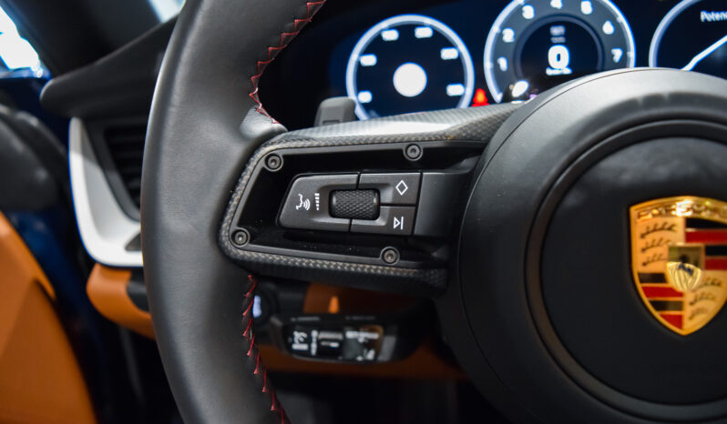 Porsche 911 Targa 4 GTS lleno
