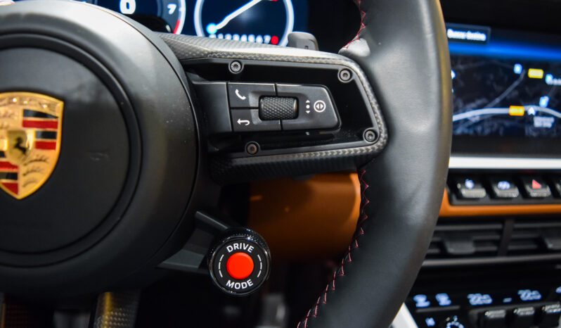 Porsche 911 Targa 4 GTS lleno