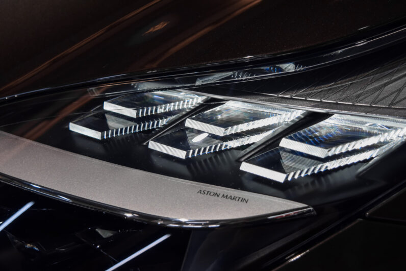Aston Martin DB12 Volante lleno