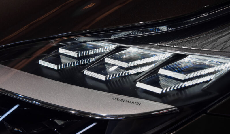 Aston Martin DB12 Volante lleno